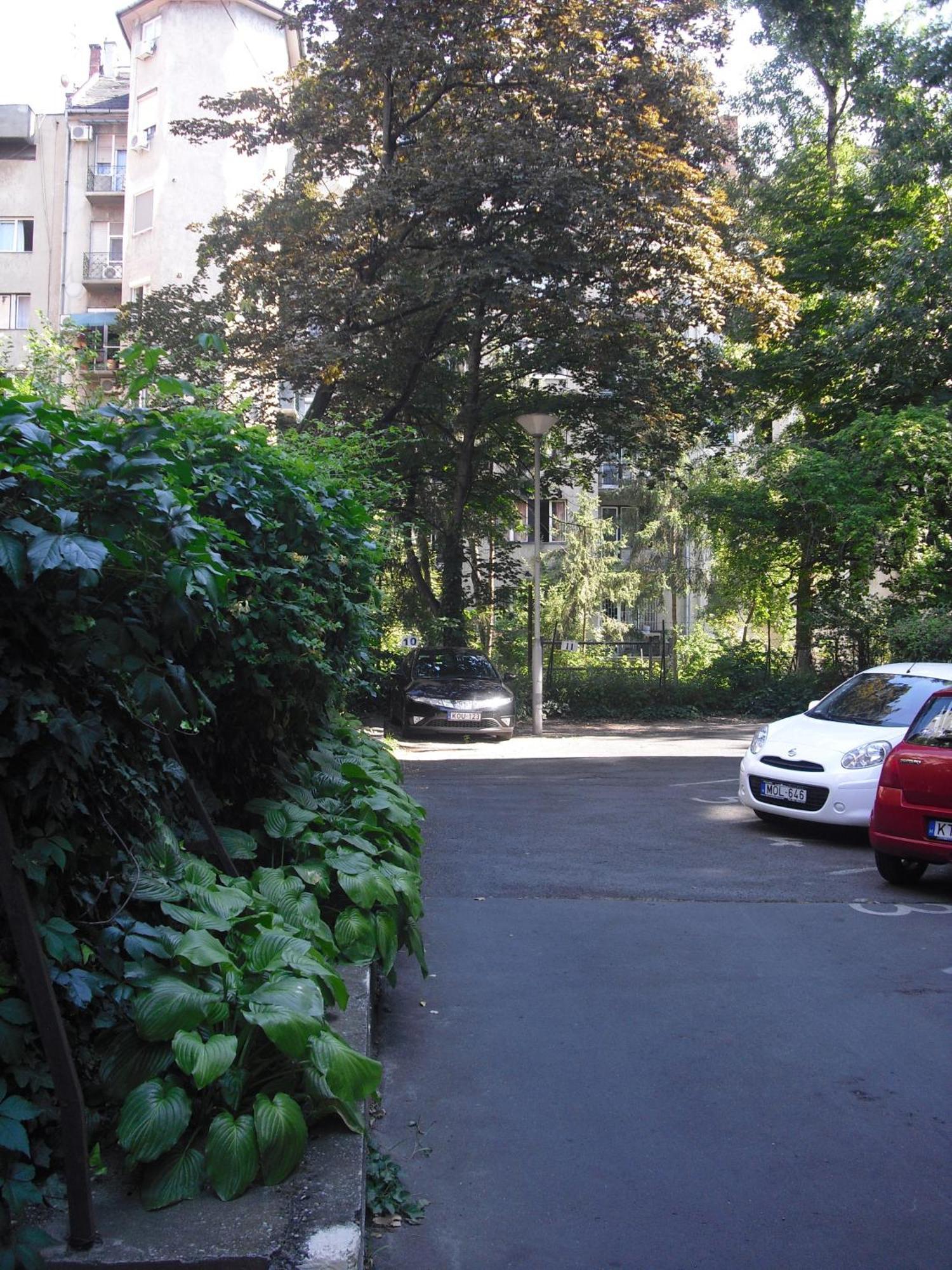 Young Center Budapest Exterior photo