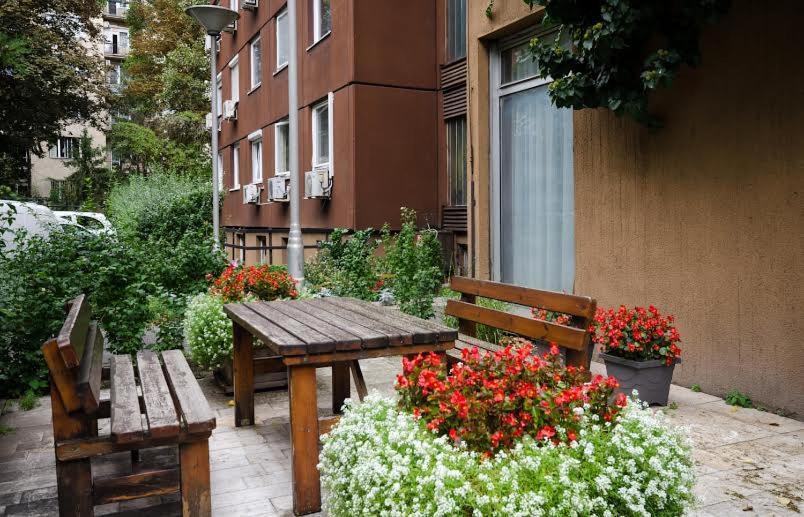 Young Center Budapest Exterior photo
